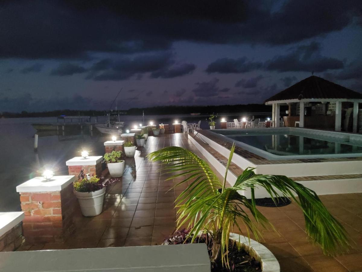 Fisherman'S Inn Hotel Florence Hall ภายนอก รูปภาพ