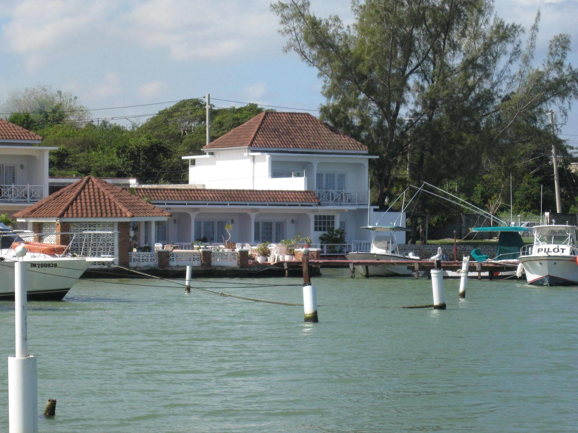 Fisherman'S Inn Hotel Florence Hall ภายนอก รูปภาพ